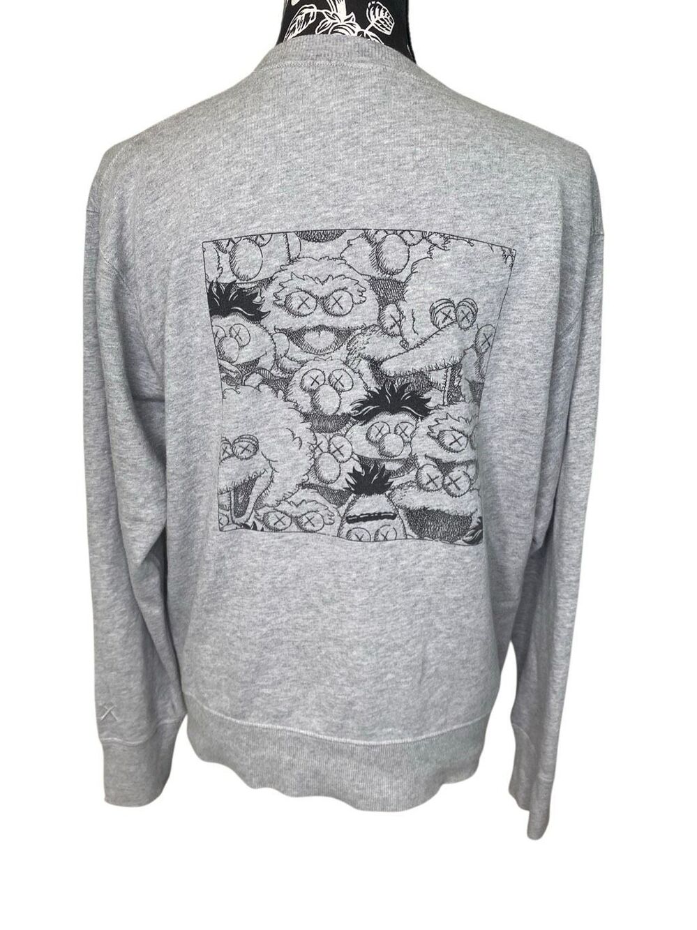 Uniqlo x Kaws x Sesame Street Graphic Crewneck Sweatshirt Gray Streetwear Hiphop